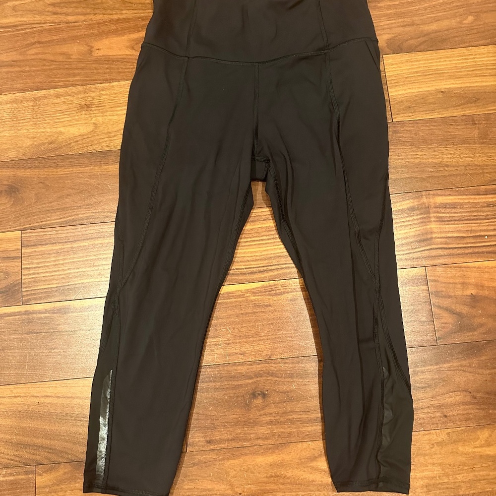 Athleta Women’s Black Lightning Capri Stash Pockets Athletic Gym Capri.